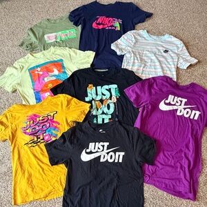 Nike men’s size small lot of t-shirts